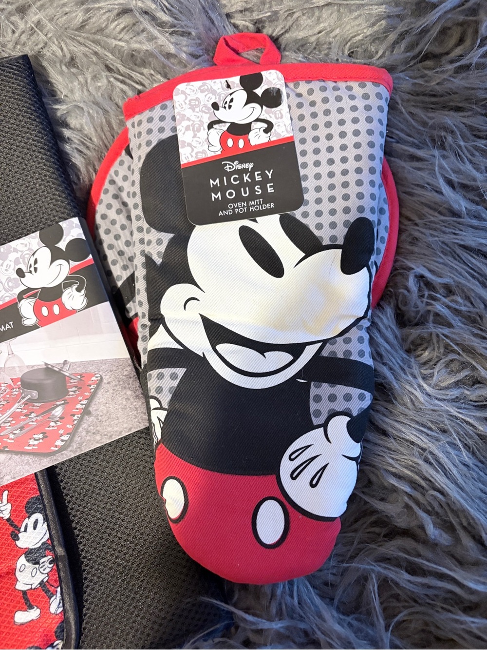 Disney Mickey Mouse Red Kitchen Set - Mug, Oven Mitt & Drying Mat - Picture 4 of 7